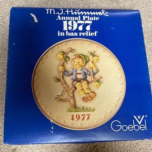 M.J. Hummel 1977 Annual Plate